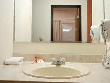 Boarders Inn & Suites By Cobblestone Hotels Waterloo Cedar Falls 외부 사진